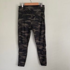 Athleta Women’s Ultimate 7/8 Tight Camouflage Leggings Size Small